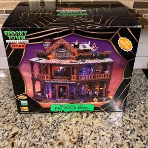Spooky Town Collection 2007 series by Lemax Dry Gulch Hotel